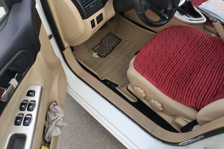 Used Brilliance H330 2013 1.5L Automatic Luxury Model Driver Seat