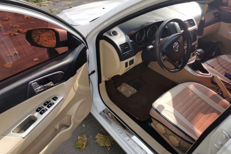 Used Brilliance H330 2013 1.5L Automatic Luxury Model Driver Seat