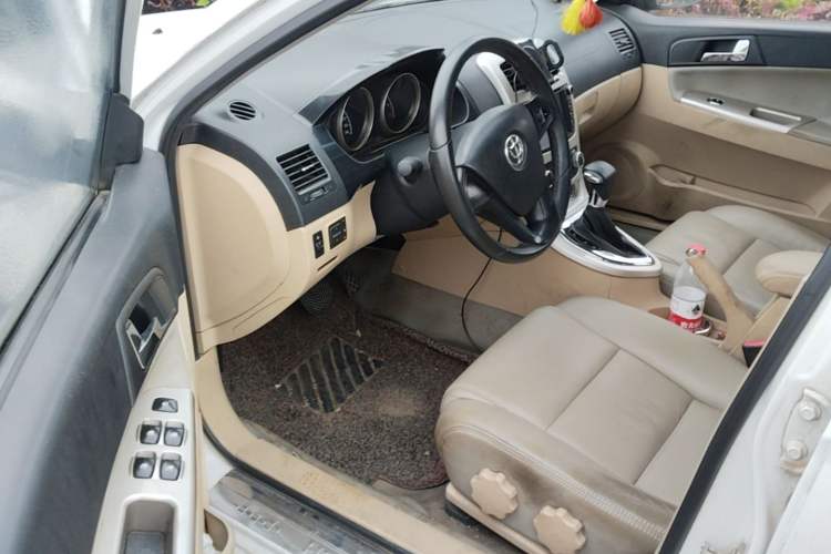 Used Brilliance H330 2013 1.5L Automatic Luxury Model Driver Seat