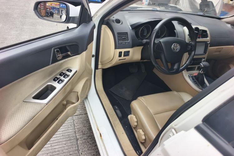 Used Brilliance H330 2013 1.5L Automatic Luxury Model Driver Seat