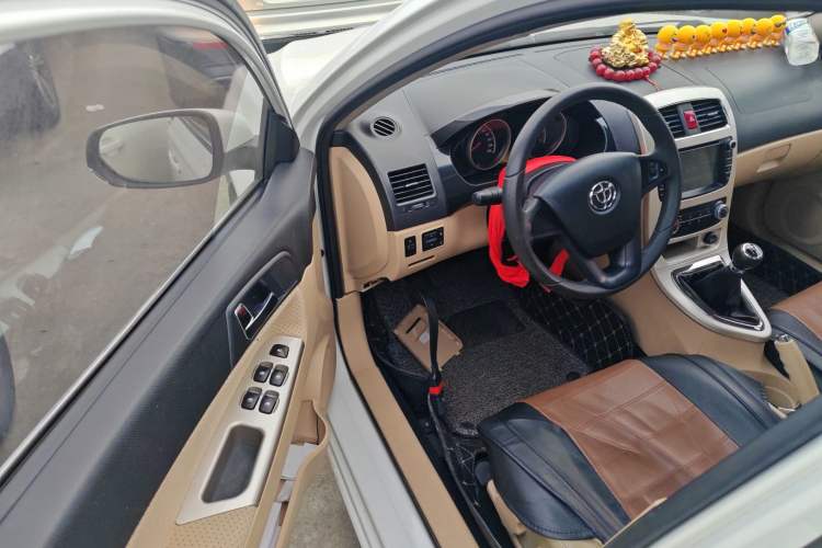 Used Brilliance H330 2013 1.5L Manual Luxury Model Driver Seat