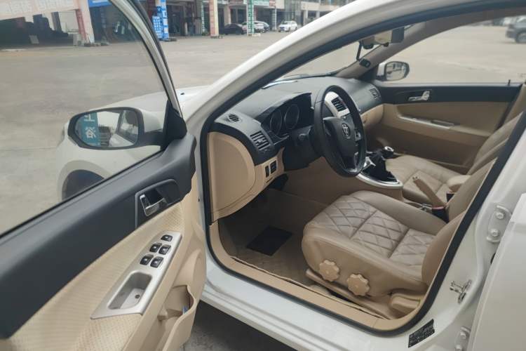 Used Brilliance H330 2013 1.5L Manual Luxury Model Driver Seat