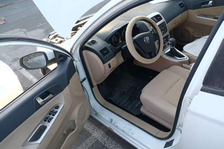 Used Brilliance H330 2013 1.5L Automatic Comfort Edition Driver Seat