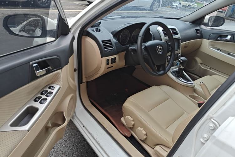 Used Brilliance H330 2013 1.5L Automatic Luxury Model Driver Seat