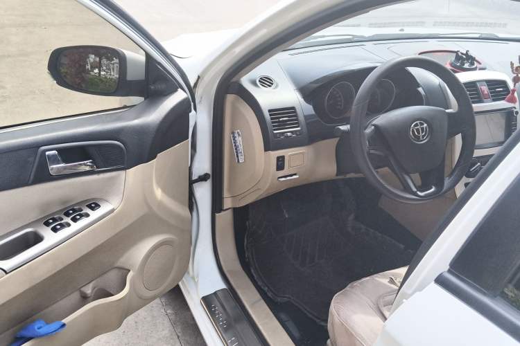 Used Brilliance H330 2013 1.5L Manual Comfort Model Driver Seat