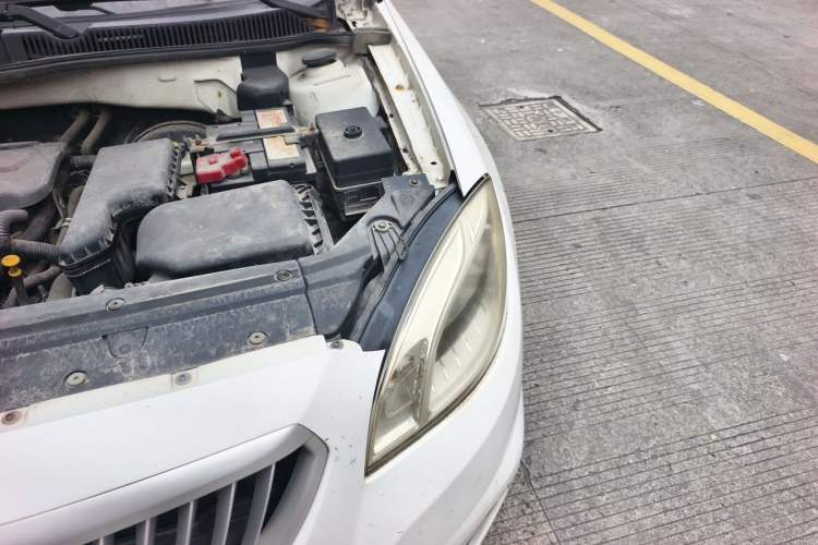 Used Brilliance H330 2013 1.5L Automatic Luxury Model Engine Bay Left