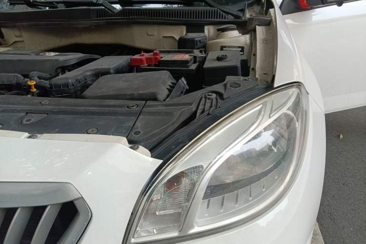 Used Brilliance H330 2013 1.5L Automatic Luxury Model Engine Bay Left