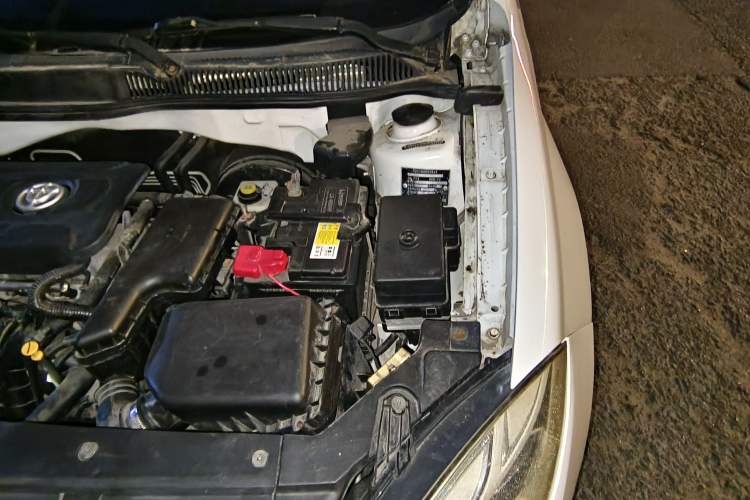 Used Brilliance H330 2013 1.5L Automatic Luxury Model Engine Bay Left