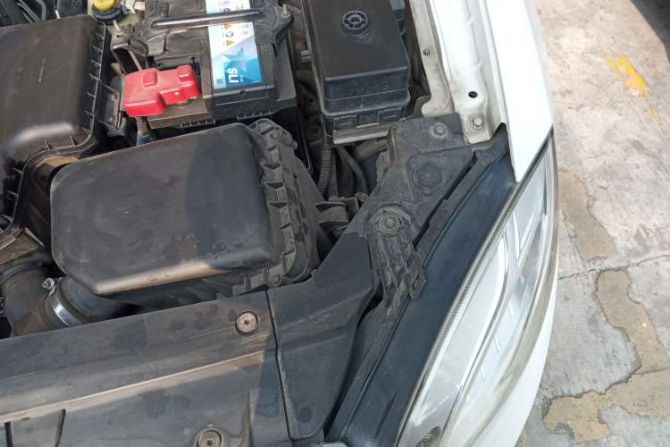 Used Brilliance H330 2013 1.5L Manual Comfort Model Engine Bay Left