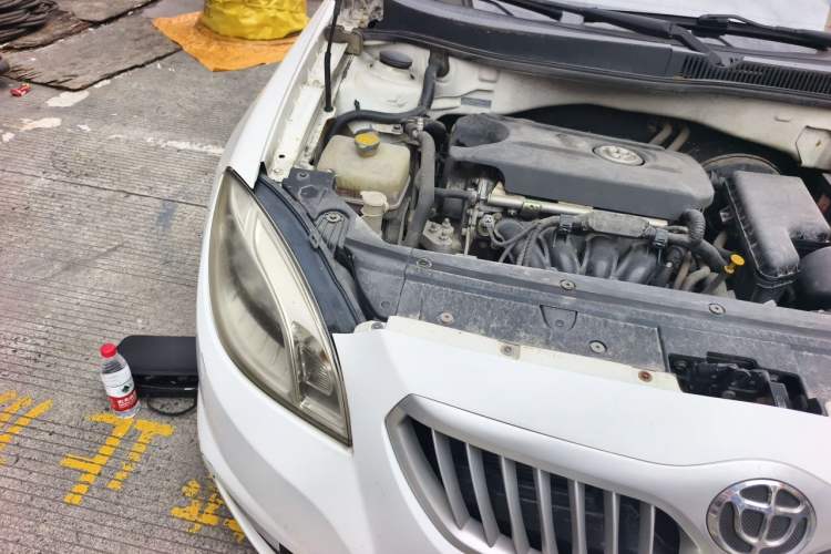 Used Brilliance H330 2013 1.5L Automatic Luxury Model Engine Bay Right