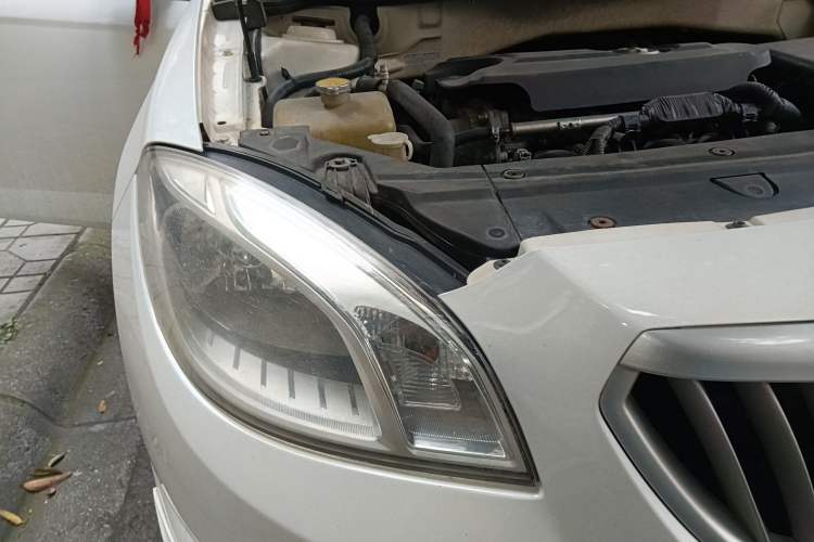 Used Brilliance H330 2013 1.5L Automatic Luxury Model Engine Bay Right