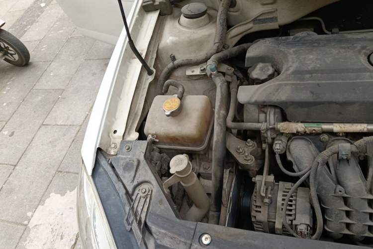 Used Brilliance H330 2013 1.5L Automatic Luxury Model Engine Bay Right