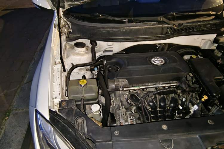 Used Brilliance H330 2013 1.5L Automatic Luxury Model Engine Bay Right