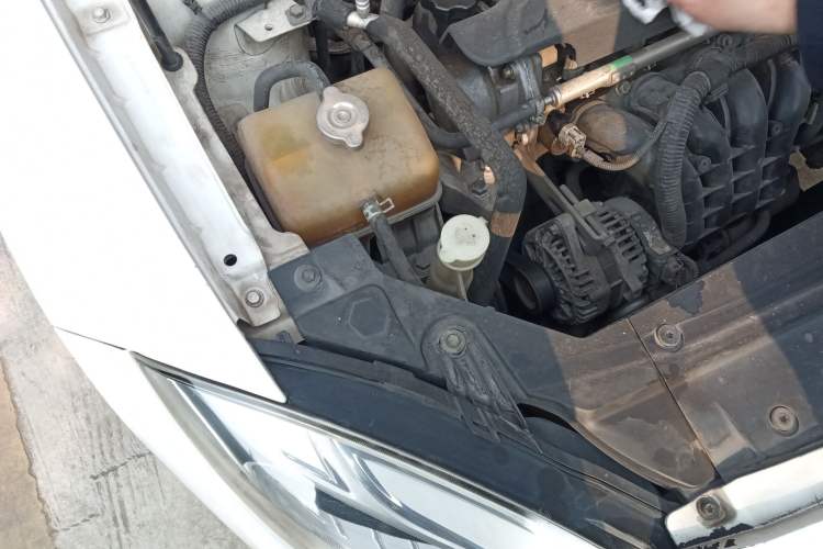 Used Brilliance H330 2013 1.5L Manual Comfort Model Engine Bay Right