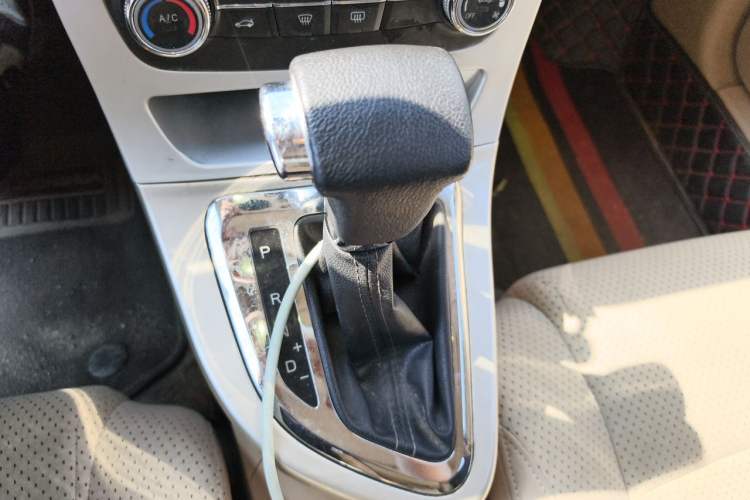 Used Brilliance H330 2013 1.5L Automatic Luxury Model Gear Lever