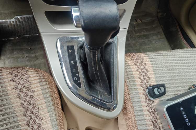 Used Brilliance H330 2013 1.5L Automatic Luxury Model Gear Lever