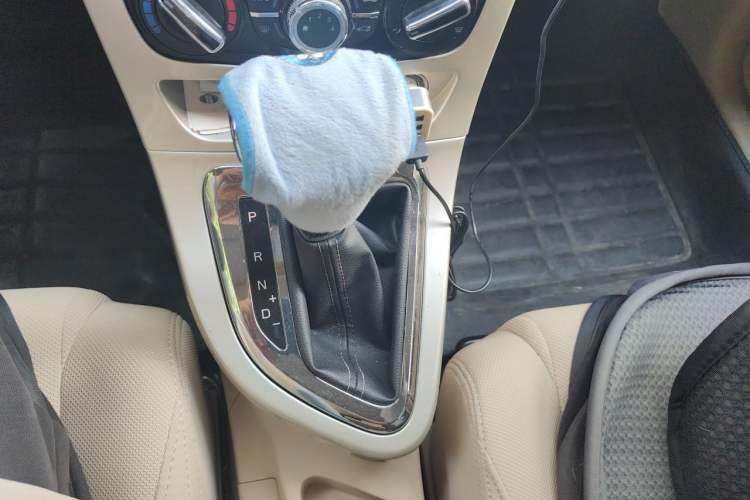 Used Brilliance H330 2013 1.5L Automatic Comfort Edition Gear Lever