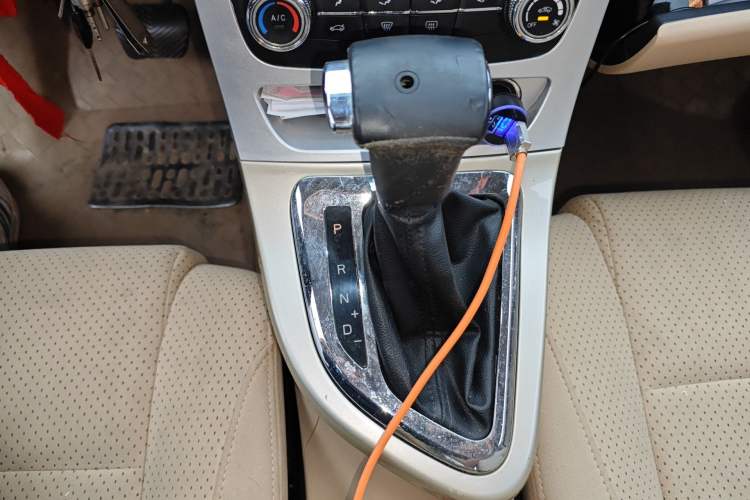 Used Brilliance H330 2013 1.5L Automatic Luxury Model Gear Lever