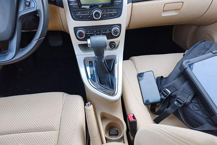 Used Brilliance H330 2013 1.5L Automatic Luxury Model Gear Lever