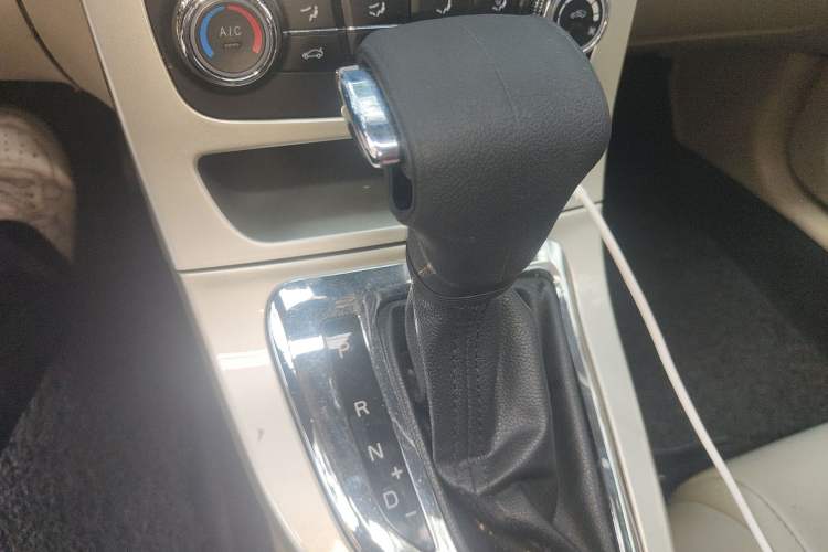 Used Brilliance H330 2013 1.5L Automatic Luxury Model Gear Lever