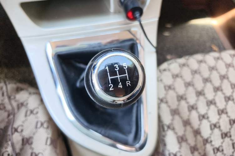 Used Brilliance H330 2013 1.5L Manual Comfort Model Gear Lever