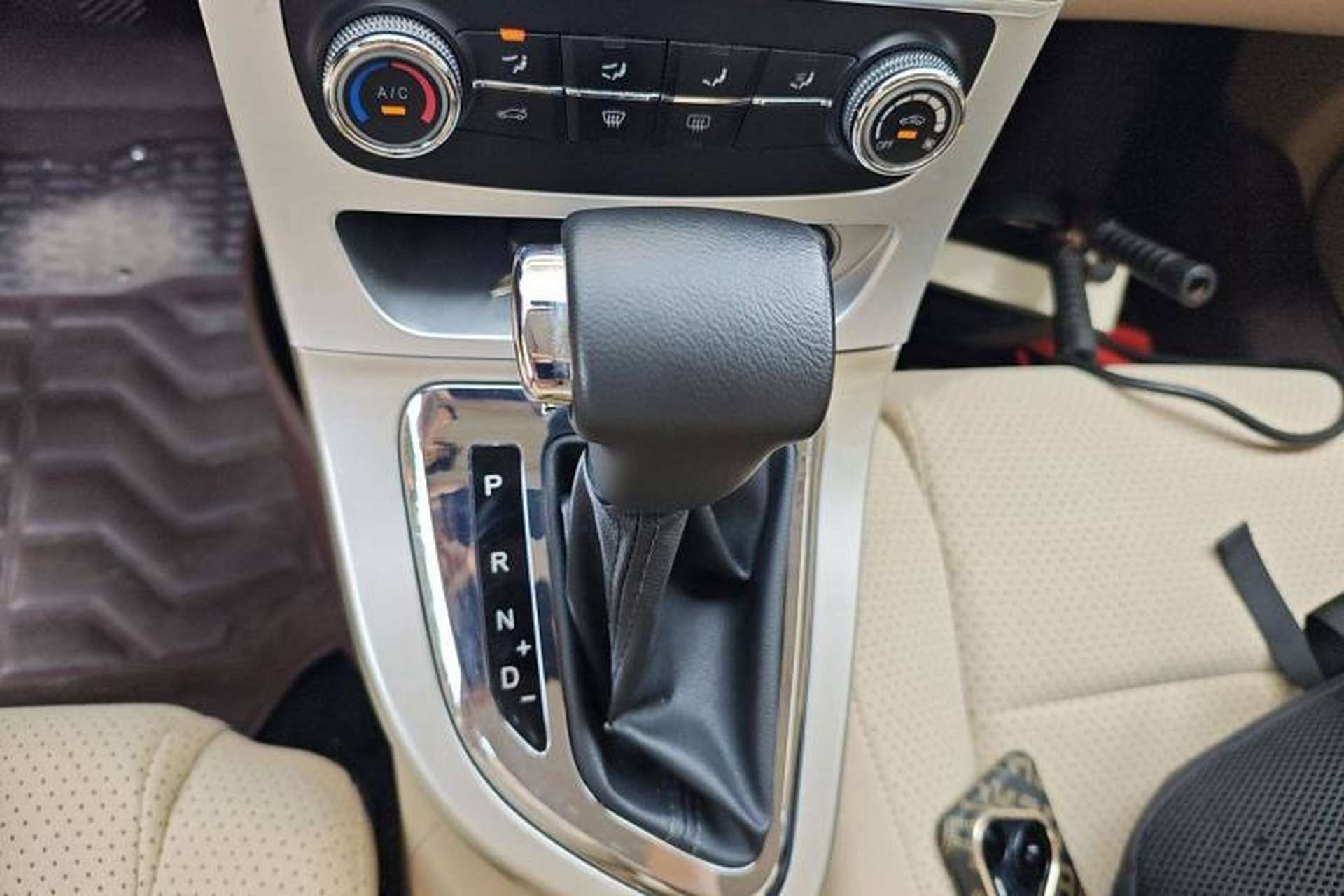 Used Brilliance H330 2013 1.5L Automatic Luxury Model Gear Lever