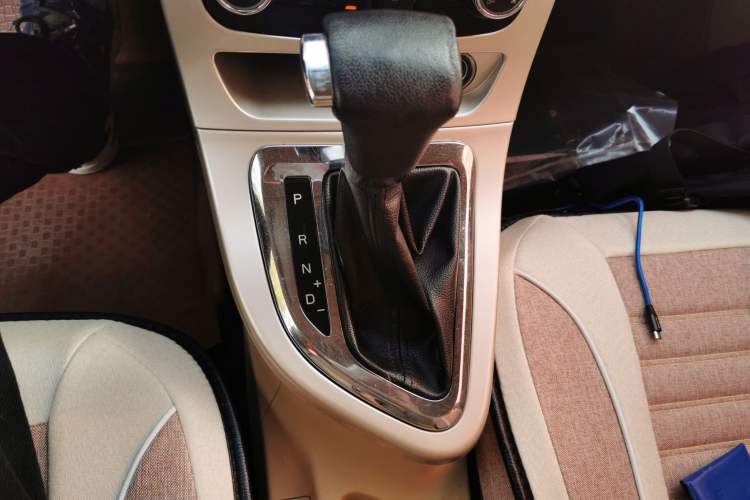 Used Brilliance H330 2013 1.5L Automatic Luxury Model Gear Lever