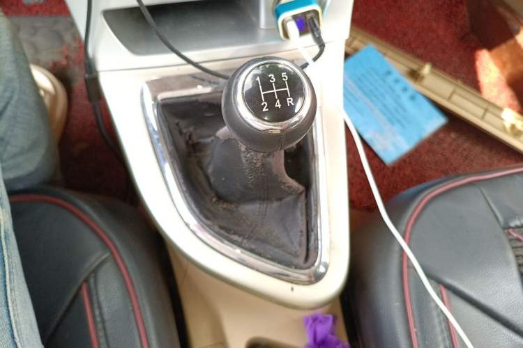 Used Brilliance H330 2013 1.5L Manual Comfort Model Gear Lever