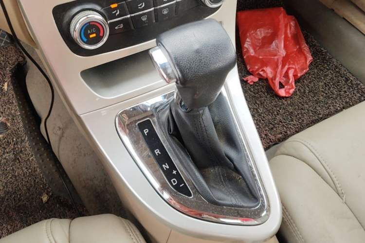 Used Brilliance H330 2013 1.5L Automatic Luxury Model Gear Lever