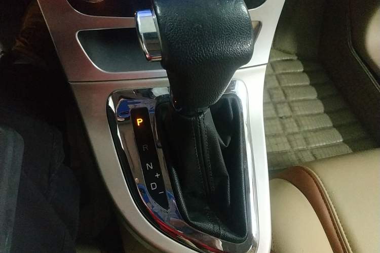 Used Brilliance H330 2013 1.5L Automatic Luxury Model Gear Lever