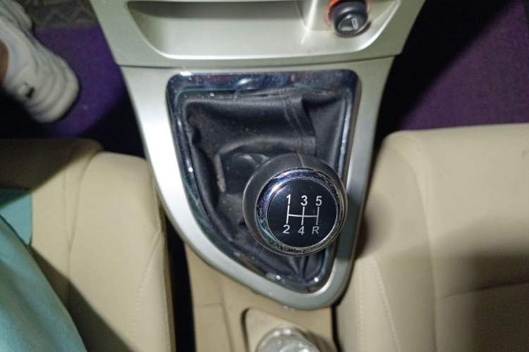 Used Brilliance H330 2013 1.5L Manual Comfort Model Gear Lever