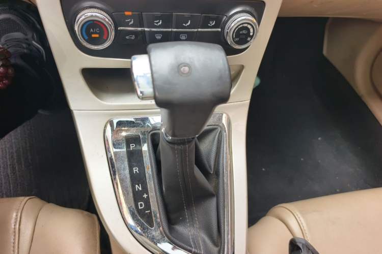 Used Brilliance H330 2013 1.5L Automatic Luxury Model Gear Lever