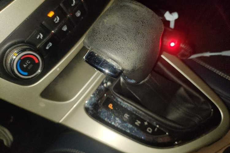 Used Brilliance H330 2013 1.5L Automatic Luxury Model Gear Lever