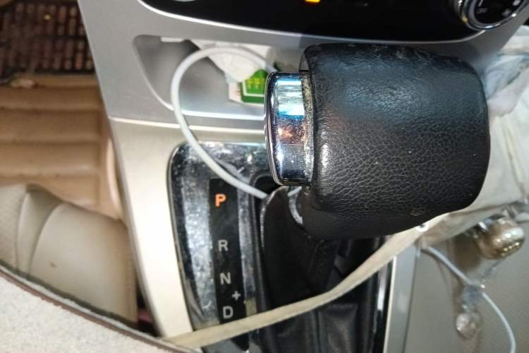 Used Brilliance H330 2013 1.5L Automatic Luxury Model Gear Lever