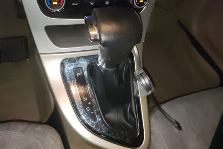 Used Brilliance H330 2013 1.5L Automatic Luxury Model Gear Lever