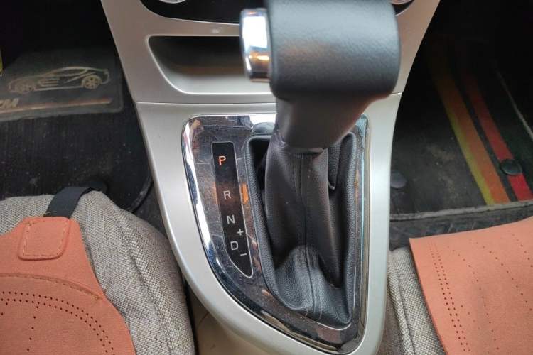Used Brilliance H330 2013 1.5L Automatic Luxury Model Gear Lever