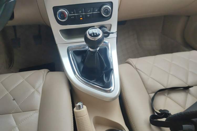 Used Brilliance H330 2013 1.5L Manual Luxury Model Gear Lever