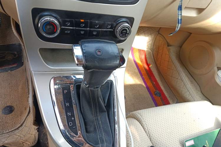 Used Brilliance H330 2013 1.5L Automatic Luxury Model Gear Lever