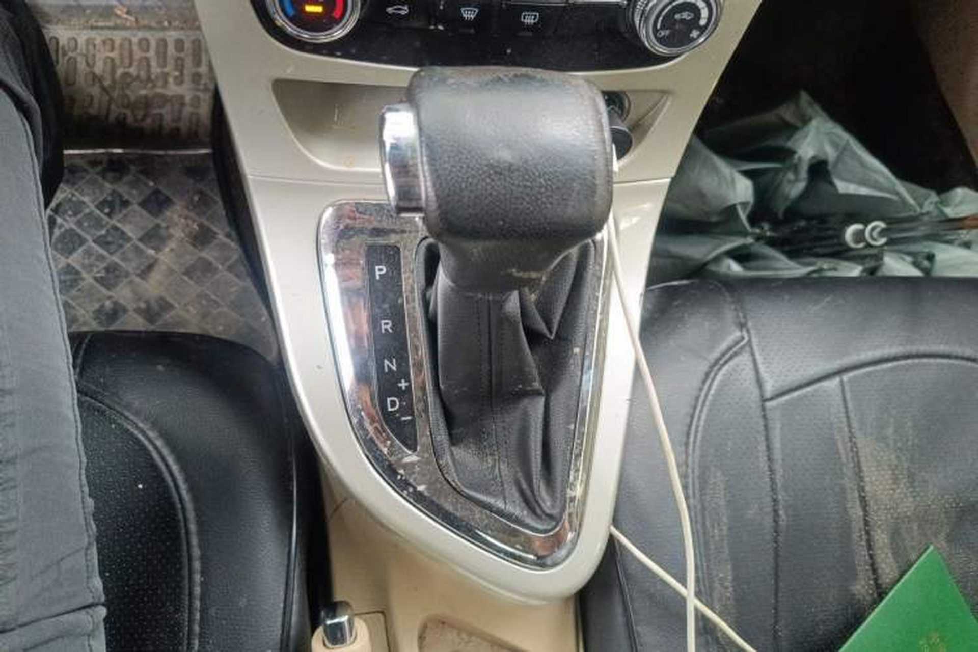 Used Brilliance H330 2013 1.5L Automatic Luxury Model Gear Lever