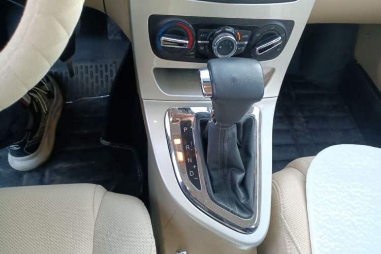 Used Brilliance H330 2013 1.5L Automatic Comfort Edition Gear Lever