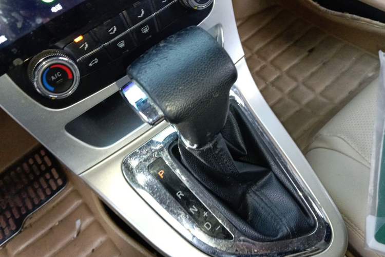 Used Brilliance H330 2013 1.5L Automatic Luxury Model Gear Lever