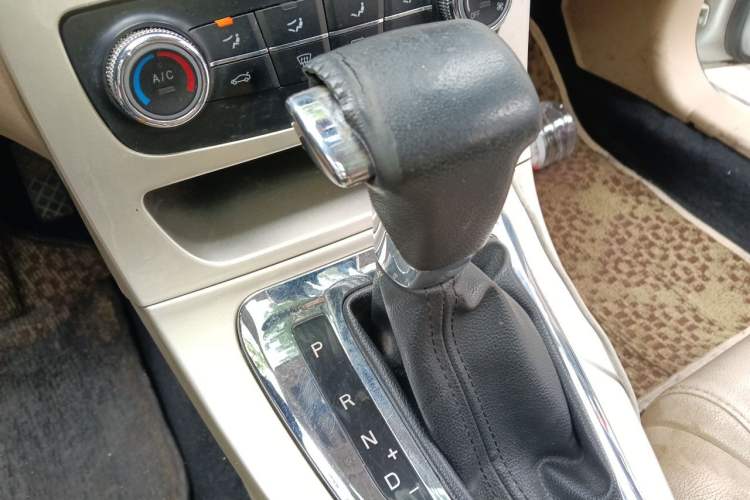 Used Brilliance H330 2013 1.5L Automatic Luxury Model Gear Lever
