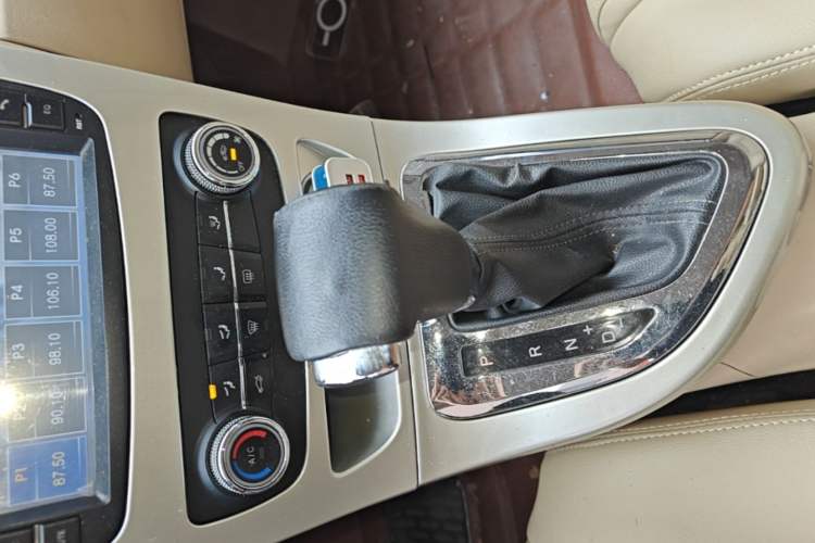 Used Brilliance H330 2013 1.5L Automatic Luxury Model Gear Lever