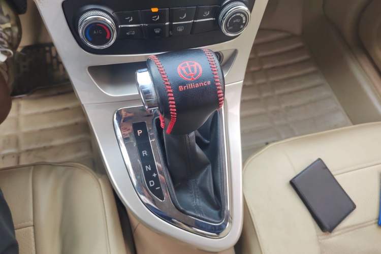 Used Brilliance H330 2013 1.5L Automatic Luxury Model Gear Lever