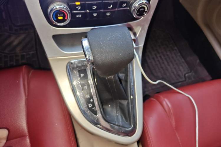 Used Brilliance H330 2013 1.5L Automatic Luxury Model Gear Lever