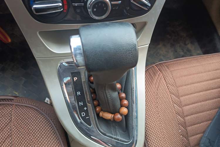 Used Brilliance H330 2013 1.5L Automatic Comfort Edition Gear Lever