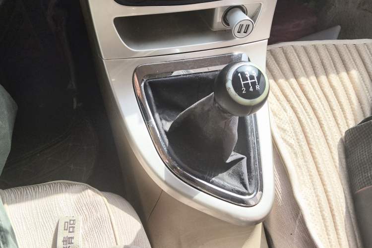 Used Brilliance H330 2013 1.5L Manual Comfort Model Gear Lever