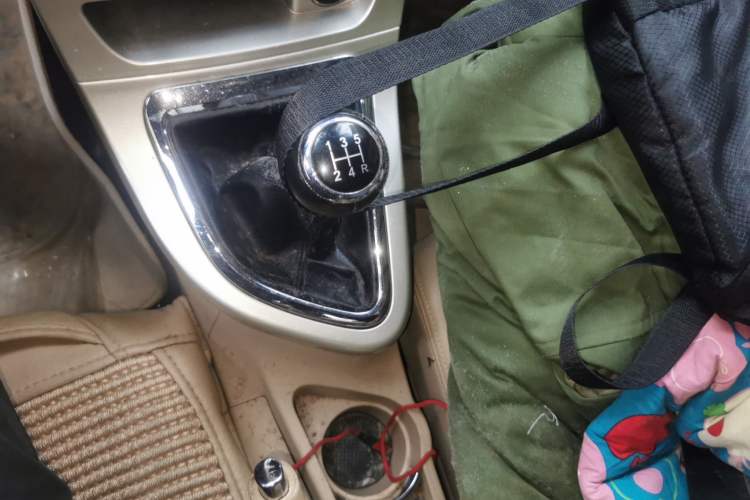 Used Brilliance H330 2013 1.5L Manual Luxury Model Gear Lever