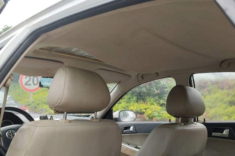 Used Brilliance H330 2013 1.5L Automatic Luxury Model Headliner