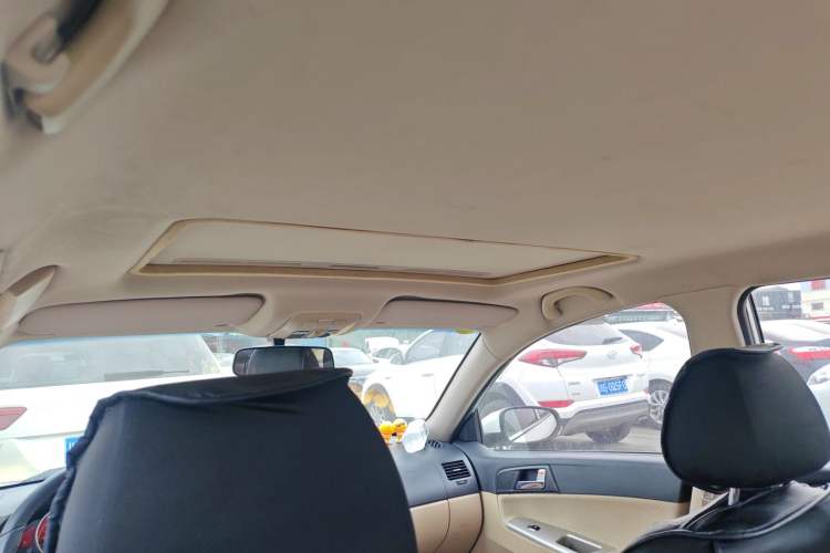 Used Brilliance H330 2013 1.5L Manual Luxury Model Headliner